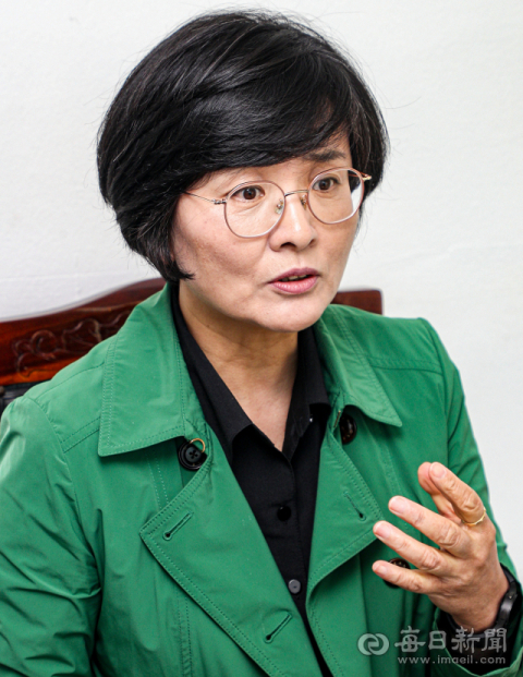 임미애 더불어민주당 경북도지사 후보가 3일 오전 경북 의성의 한 사무실에서 매일신문과 인터뷰를 하고 있다. 안성완 기자 asw0727@imaeil.com