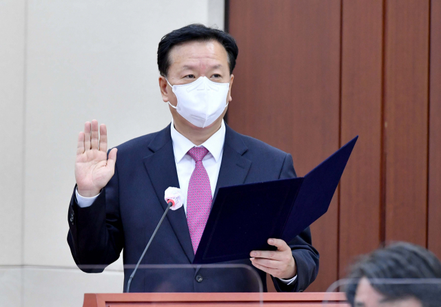 정호영 보건복지부 장관 후보자가 3일 오전 국회에서 열린 인사청문회에서 선서하고 있다. 연합뉴스