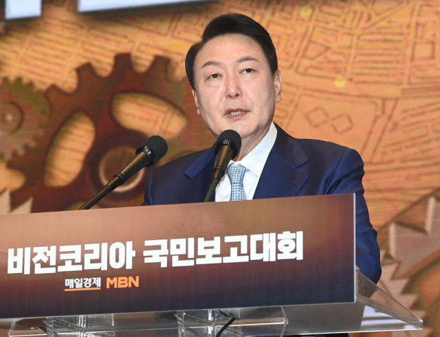 윤석열 20대 대통령 당선인이 3일 오전 서울 용산구 한강로 서울드래곤시티에서 열린 제32회 비전코리아국민보고대회에 참석해 축사하고 있다. 연합뉴스