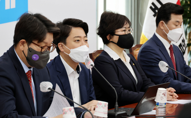 국민의힘 이준석 대표가 4일 오전 국회에서 열린 최고위원회의에서 모두발언하고 있다. 연합뉴스