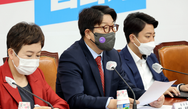 국민의힘 권성동 원내대표가 4일 오전 국회에서 열린 최고위원회의에서 발언하고 있다. 연합뉴스