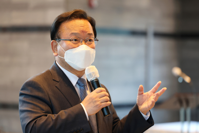 김부겸 국무총리가 지난 3일 세종공관에서 열린 출입기자단 간담회에서 인사말하고 있다. 연합뉴스