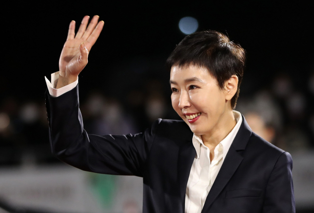 영화배우 강수연씨가 7일 별세했다. 향년 55세. 4세 어린 나이에 동양방송(TBC) 전속 배우로 활동을 시작한 고인은 임권택 감독의 영화 