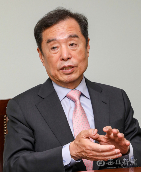 김병준 제20대 대통령직인수위원회 지역균형발전특별위원장이 8일 매일신문사에서 인터뷰를 하고 있다. 안성완 asw0727@imaeil.com