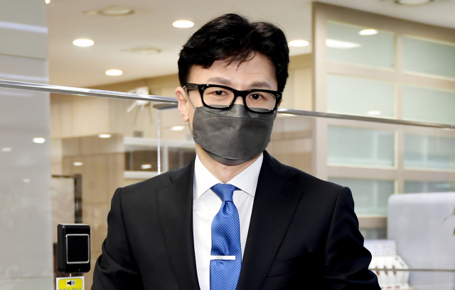 한동훈 법무부 장관 후보자가 9일 오전 인사청문회에 출석하기 위해 국회로 들어서고 있다. 연합뉴스