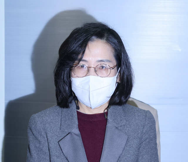 김현숙 여성가족부 장관 후보자가 11일 오전 인사청문회 준비단 사무실이 마련된 서울 서대문구 한국청소년활동진흥원에 출근하고 있다. 연합뉴스