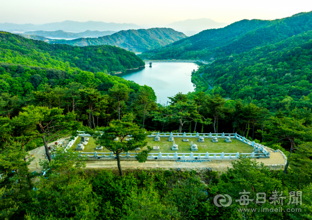 성주 석선산에서 내린 줄기가 봉긋 솟은 산중돌혈에 자리한 세종대왕자 태실. 당대의 발복을 위해 조성한 태실은 대부분 풍수가 수려한 명당 산 봉우리에 조성됐다. 김태형 선임 기자 thk@imaeil.com