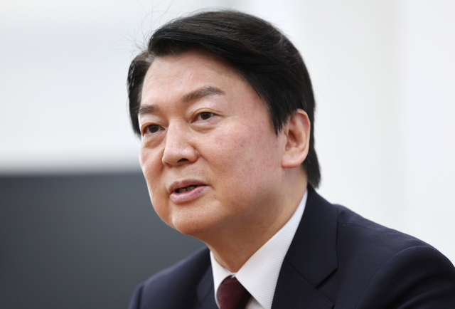 국민의힘 소속 안철수 대통령직인수위원장이 서울 여의도 국회에서 연합뉴스와 인터뷰하고 있다. 연합뉴스