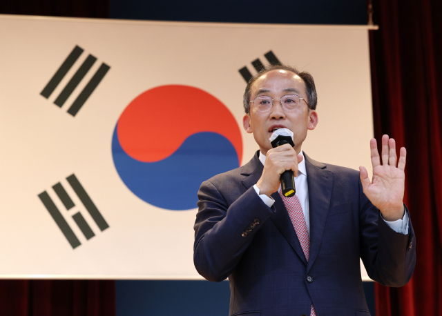추경호 경제부총리 겸 기획재정부 장관이 11일 오후 세종시 정부세종청사에서 열린 취임식에서 취임 선서를 하고 있다. 연합뉴스