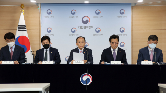 추경호 경제부총리 겸 기획재정부 장관이 12일 정부서울청사 브리핑실에서 열린 2022년 2차 추가경정예산안 관계장관 합동브리핑을 하고 있다. 연합뉴스