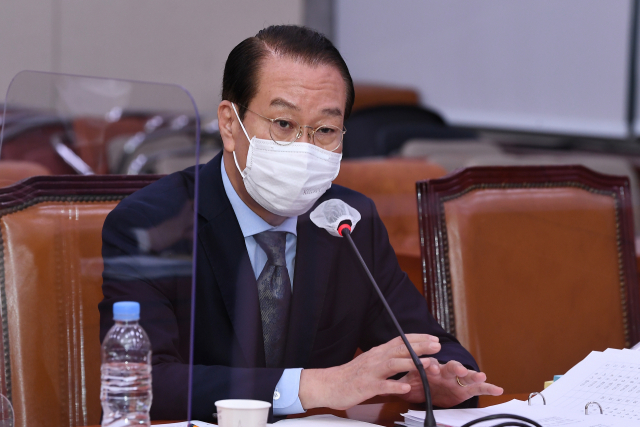 권영세 통일부 장관 후보자가 12일 국회에서 열린 인사청문회에서 의원들의 질의에 답변하고 있다. 연합뉴스