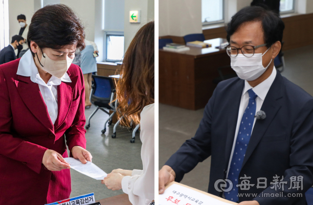 제8회 전국동시지방선거 후보자 등록일인 12, 13일 양일간 대구선거관리위원회에서 대구시교육감 선거 출마 선언을 한 강은희 현 교육감(왼쪽)과 엄창옥 경북대 교수가 후보자 등록을 하고 있다. 안성완 기자 asw0727@imaeil.com