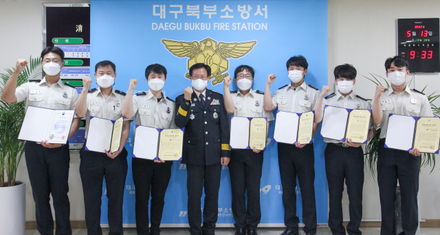 대구 북부소방서, 시민 생명 구한 구급대원에게 하트세이버 수여. 북부소방서 제공