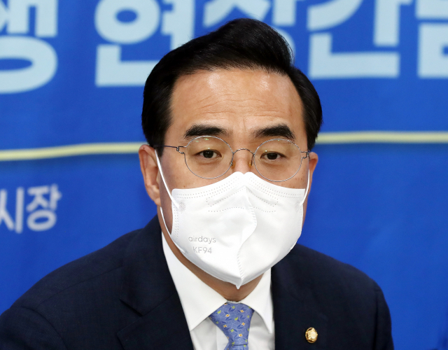 더불어민주당 박홍근 원내대표가 13일 오전 인천시 부평구 부평깡시장 고객쉼터에서 열린