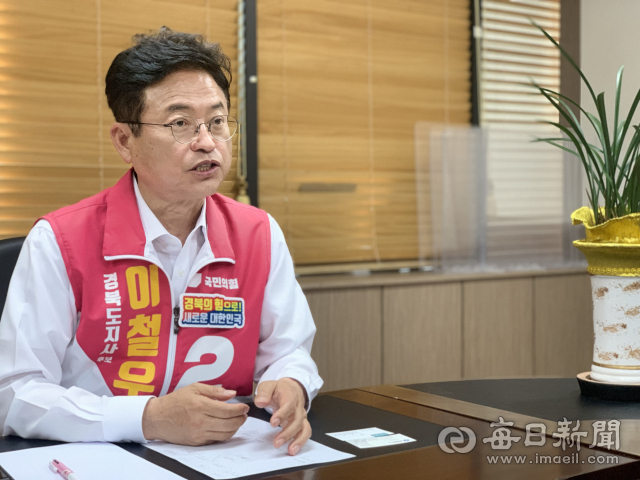 이철우 국민의힘 경북도지사 후보는 16일 대구 수성구 범어동 국민의힘 경북도당 회의실에서 기자간담회를 가졌다. 이 자리에서 이 후보는 대구경북 정치권 일각에서 제기되는 같은 당 홍준표 대구시장 후보와 