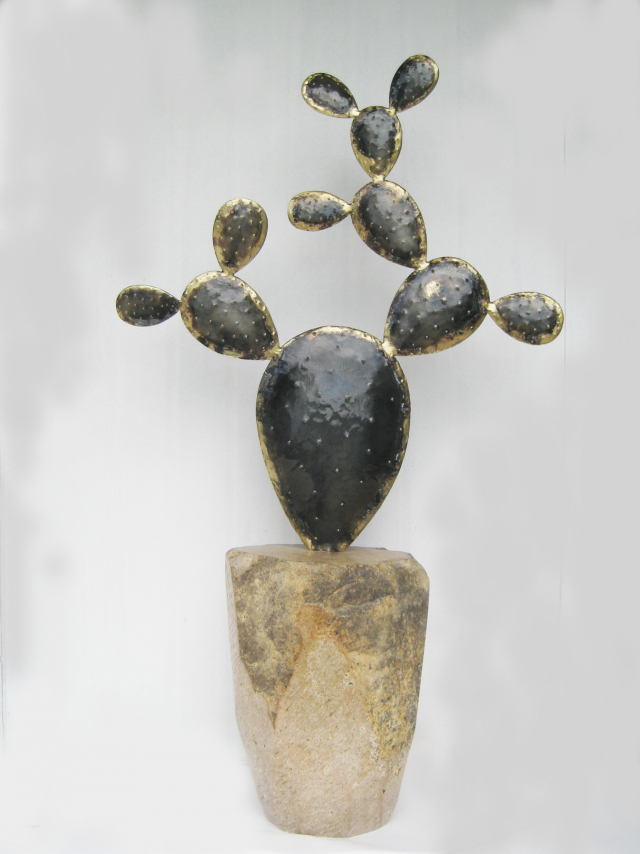 이태호, 선인장의 꿈-희망, 67x27x116cm, 황동, 철, 화강석, 우레탄페인트, 2014.