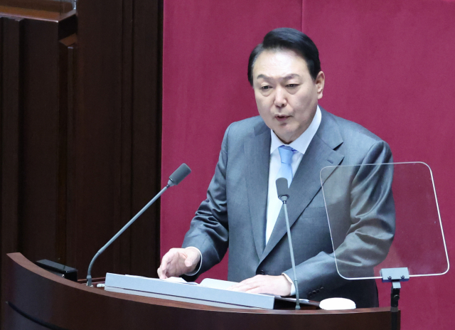 지난 5월 16일 윤석열 대통령이 서울 여의도 국회 본회의장에서 코로나19로 인해 피해를 본 소상공인·자영업자의 보상을 위한 추가경정예산안의 신속한 처리를 요청하는 시정연설을 하고 있다. 연합뉴스