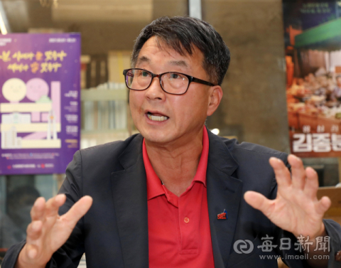 김균식 5.18 민주화운동부상자회 경상.강원지부장은 17일 1980년 5월, 광주에서뿐만 아니라 대구에서도 많은 대학생들이 신군부의 쿠데타에 맞서 민주화 운동을 하다가 영장도 없이 경찰에 끌려가 구타를 당하고 고문을 받아 여전히 불면증과 우울증같은 정신적 피해를 겪고 있다고 밝혔다. 정운철 기자 woon@imaeil.com