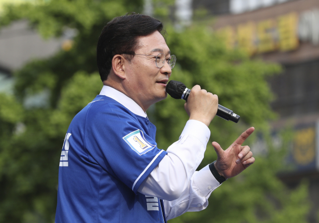 더불어민주당 송영길 서울시장 후보가 19일 오후 서울 노원역 인근에서 열린 집중유세에서 지지를 호소하고 있다. 연합뉴스