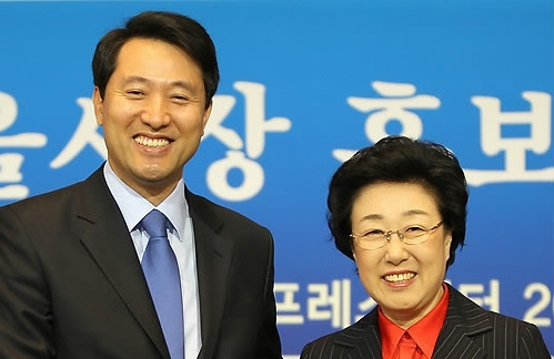 2010년 6.2 지방선거 서울시장 선거 후보로 나섰던 오세훈 한나라당 후보와 한명숙 민주당 후보. 연합뉴스
