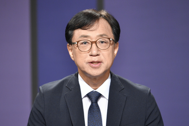 엄창옥 대구시교육감 후보가 23일 TBC대구방송에서 열린 대구시선거방송토론위원회 주관 제8회 전국동시지방선거 대구시교육감 후보자 토론회에서 발언하고 있다. 김영진 기자 kyjmaeil@imaeil.com