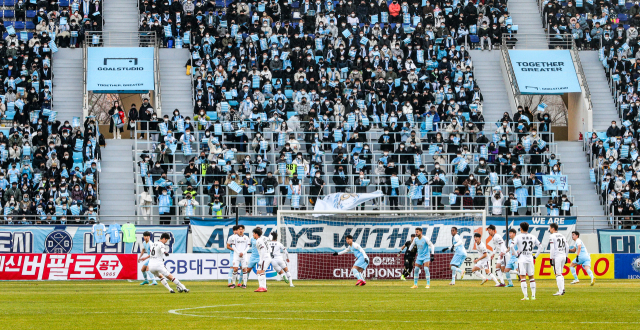 대구FC 팬들의 응원 모습. 매일신문DB