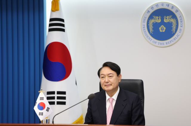 윤석열 대통령이 23일 오후 용산 대통령실 청사에서 인도태평양경제프레임워크(IPEF) 고위급 화상회의에 참석하고 있다.연합뉴스