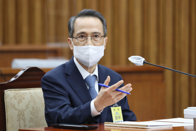 윤석열 정부 초대 국가정보원장으로 지명된 김규현 후보자가 25일 서울 여의도 국회에서 열린 인사청문회에서 의원들의 질의에 답변하고 있다. 연합뉴스