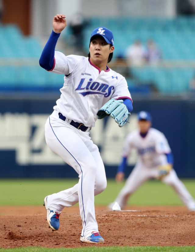 25일 대구삼성라이온즈파크에서 열린 삼성과 기아타이거즈의 경기. 삼성 선발로 마운드에 오른 원태인은 이날 4⅓이닝 8피안타 3사사구 3탈삼진 6실점(6자책)으로 부진했다. 삼성라이온즈 제공