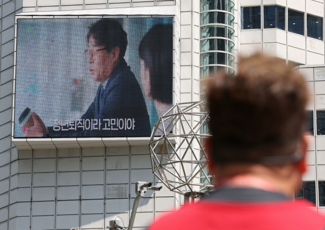 합리적인 이유 없이 연령만을 이유로 직원의 임금을 깎는 