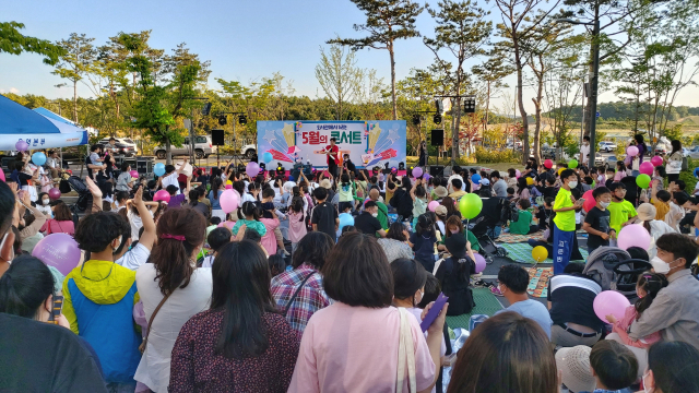 27일 도청신도시 소재 경북도서관 야외 주차장에서 지역민을 위한 행사가 열리고 있다. 경북도 제공