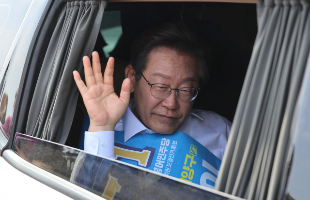더불어민주당 이재명 인천 계양을 국회의원 보궐선거 후보가 29일 인천 계양구 김포도시철도 기지창 인근에서 