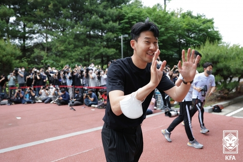 30일 파주 축구대표팀 트레이닝센터에 입소하는 손흥민. 대한축구협회 제공