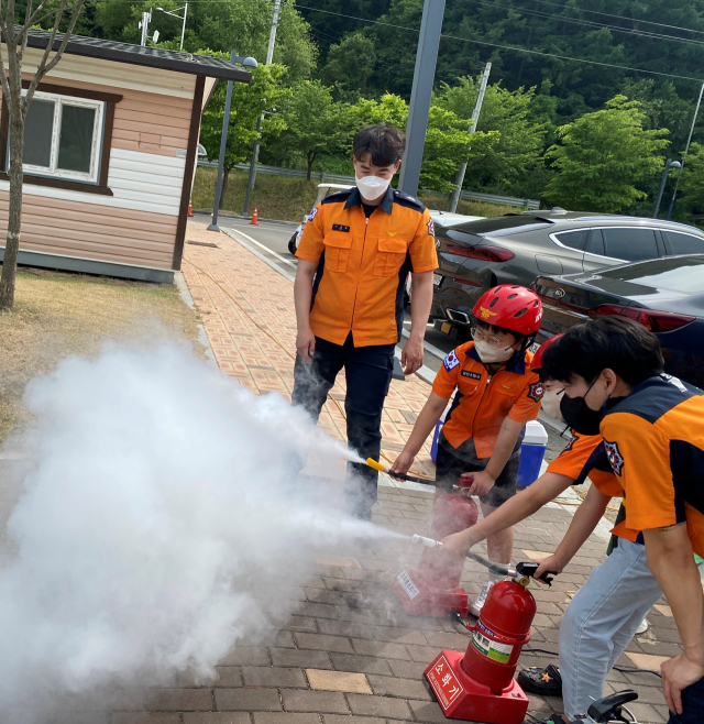 경북 김천소방서는 가정의 달을 맞아 김천시 산내들 오토캠핑장에서 온 가족이 함께 참여할 수 있는