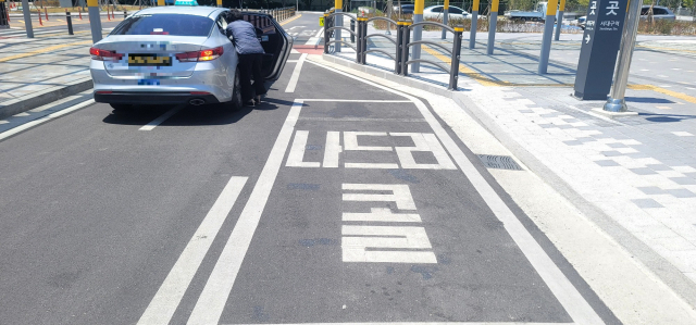 31일 오후 2시쯤 찾은 서대구역 나드리콜 택시 승강장. 일반 택시도 나드리콜 택시 승강장을 구분 없이 이용하고 있다. 심헌재 기자