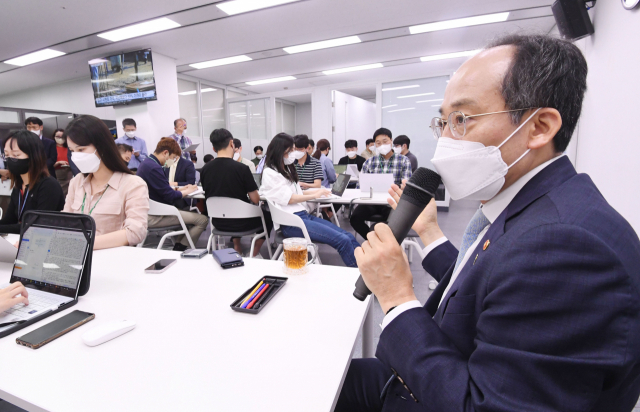 추경호 부총리 겸 기획재정부 장관이 31일 정부세종청사에서 열린 출입기자간담회에서 취재진의 질문에 답하고 있다. 연합뉴스