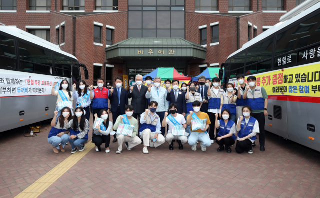 계명대는 지난달 코로나19 장기화로 부족한 혈액을 수급하는 데 도움을 주고자 헌혈 행사를 열었다. 계명대 제공