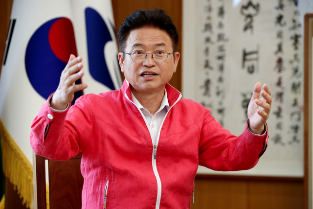 6.1 지방선거에서 재선에 성공한 이철우 경상북도지사가 2일 오전 도청 집무실에서 매일신문과 인터뷰를 하고 있다. 김영진 기자 kyjmaeil@imaeil.com