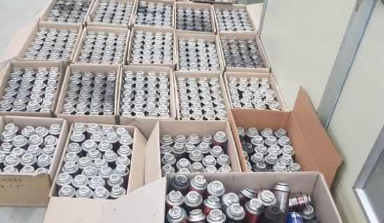 지난달 27일 대전시 중구 아파트 화재 현장에서 발견된 일회용 부탄가스통 903개. 대전경찰청 제공