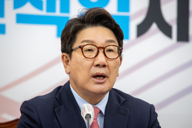 국민의힘 권성동 원내대표가 2일 오전 국회에서 열린 최고위원회의에서 발언하고 있다. 연합뉴스