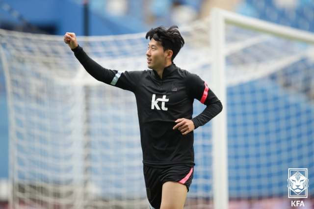 손흥민이 5일 대전월드컵경기장에서 2002 한일월드컵 20주년 기념 평가전인 칠레와의 경기를 앞두고 훈련을 하고 있다. 연합뉴스