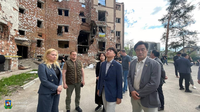 국민의힘 이준석 대표와 소속 의원들로 꾸려진 대표단이 5일(현지시간) 우크라이나 수도 키이우를 방문했다. 올렉시 쿨레바 키이우 주지사는 이날 페이스북에 