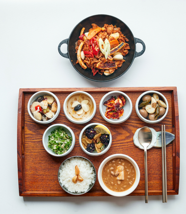 명품 영천마늘과 제철 농산물을 활용해 지역 농가 맛집 든담에서 개발한