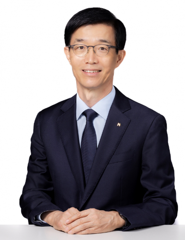 윤석열 대통령은 7일 오후 국무조정실장에 방문규 한국수출입은행장을 인선했다. 방문규 한국수출입은행장은 기획재정부 제2차관과 보건복지부 차관 등을 역임했다. 연합뉴스