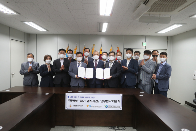 한국교통안전공단과 국방부가 군 상용차량에 대한 안전성 확보를 위해 업무협약을 체결했다. 한국교통안전공단 제공