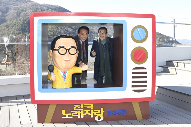 전국노래자랑에서 만난 송해(오른쪽)와 김문오 달성군수.