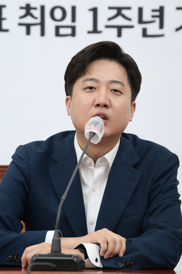 국민의힘 이준석 대표가 12일 오후 서울 여의도 국회에서 열린 당대표 취임 1주년 기자간담회에서 발언하고 있다. 연합뉴스