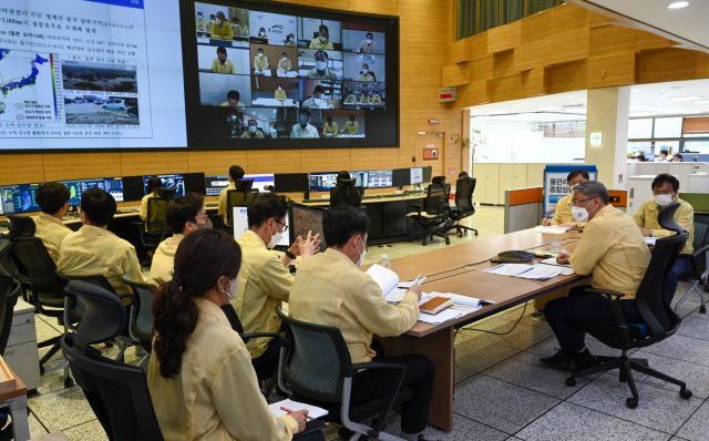 13일 한국수자원공사가 본사 물관리종합상황실에서 가뭄대응을 위한 비상대책 회의를 진행하고 있다. 한국수자원공사 제공