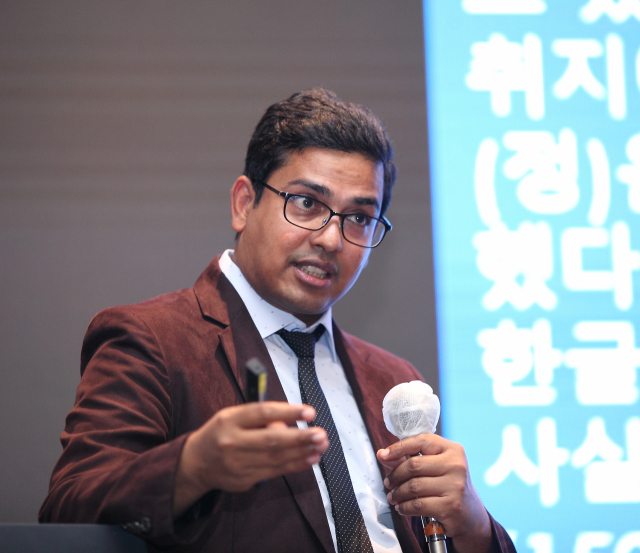 칸 앞잘 아흐메드 경북대 국어국문학과 연구교수는 13일 매일 탑 리더스 아카데미에서 