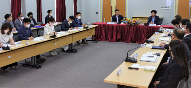 14일 제주관광공사 회의실에서 경상북도와 제주도 간 관광 활성화 방안을 찾는 토론회가 열리고 있다. 경북도 제공
